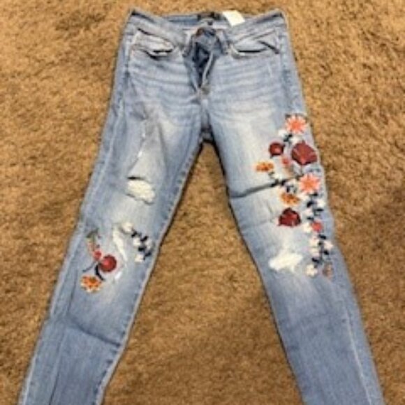 Abercrombie & Fitch Capri Jeans - Picture 1 of 4